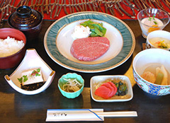 A set meal including premium Hida beef steak