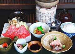 A set meal including premium Hida beef shabu-shabu