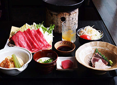 A set meal including premium Hida beef sukiyaki (winter only)